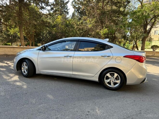 Hyundai Avante-3