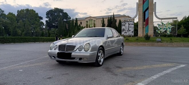 Mercedes E 270-5