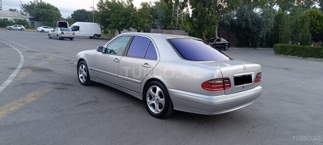 Mercedes E 270-4