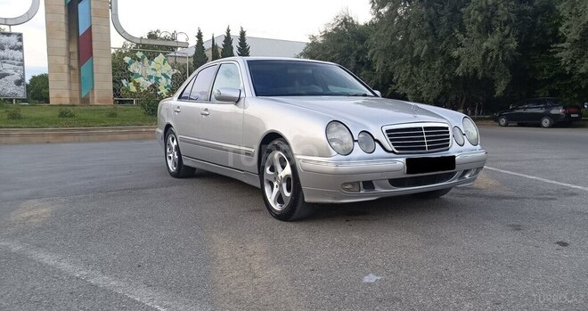 Mercedes E 270-2