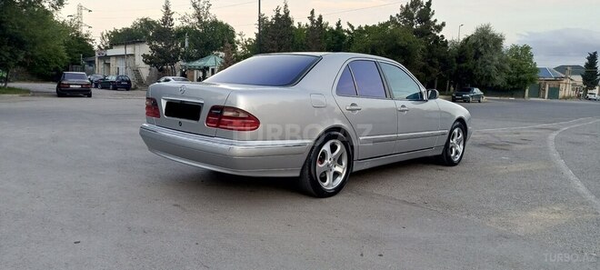 Mercedes E 270-3