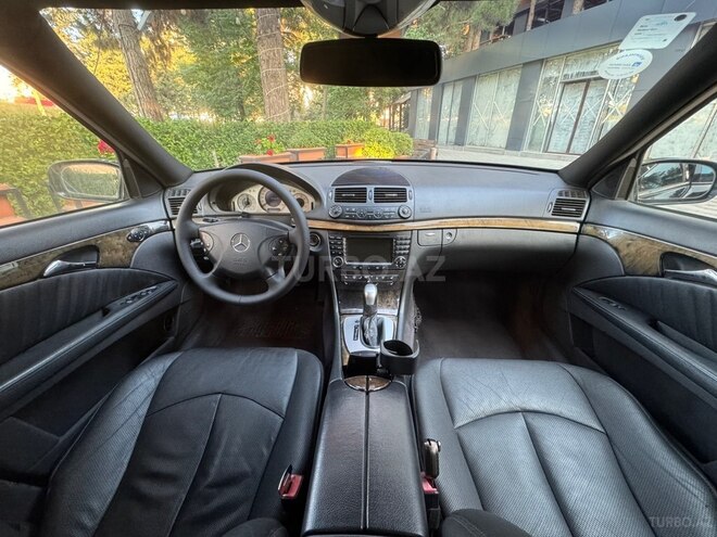 Mercedes E 240-13