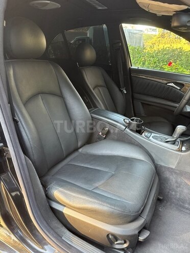 Mercedes E 240-11