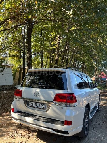 Toyota Land Cruiser-7
