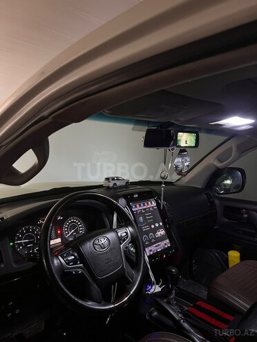 Toyota Land Cruiser-10