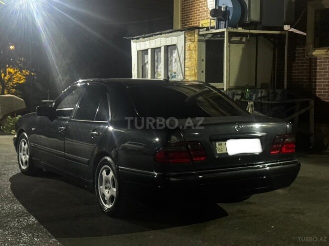 Mercedes E 230-6