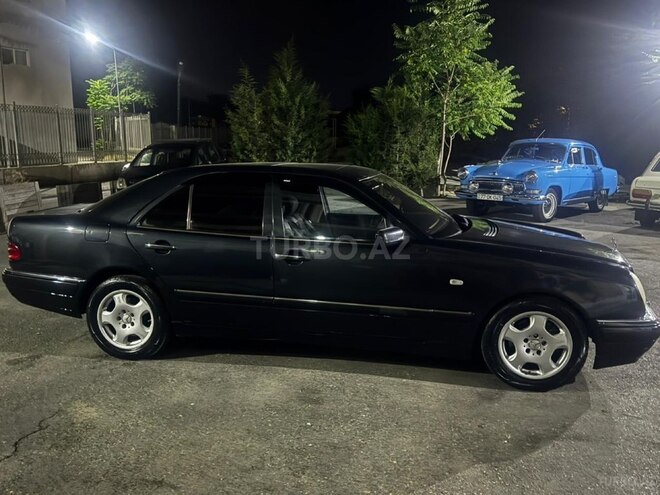 Mercedes E 230-8