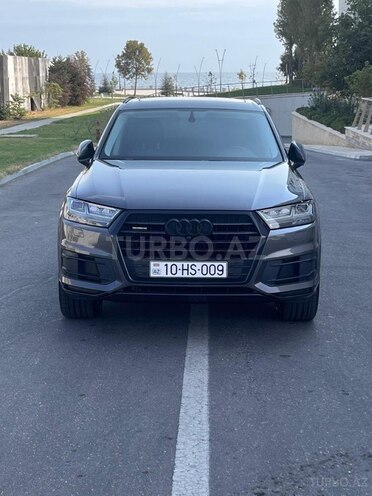 Audi Q7-1
