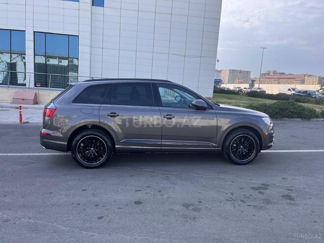 Audi Q7-3