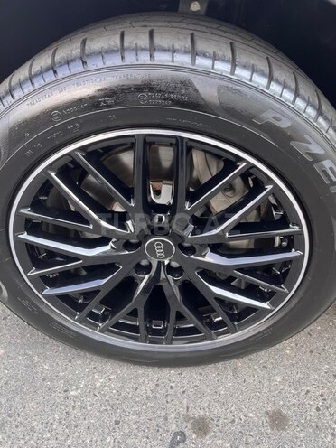 Audi Q7-5