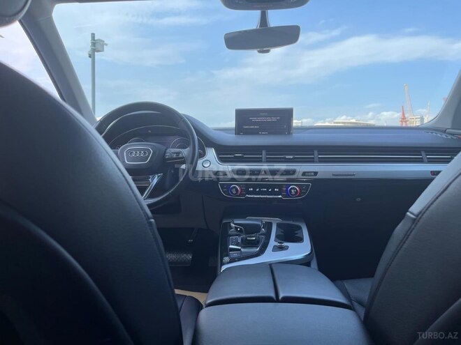 Audi Q7-6