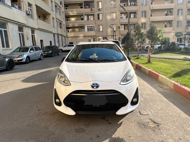 Toyota Aqua-1