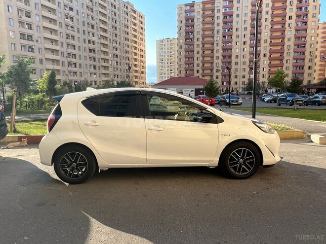 Toyota Aqua-4