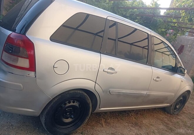 Opel Zafira-4
