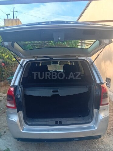Opel Zafira-9