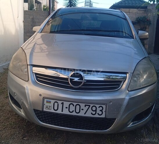 Opel Zafira-8