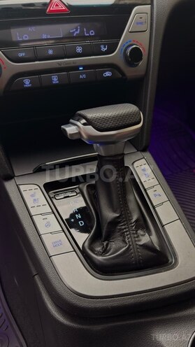 Hyundai Elantra-11