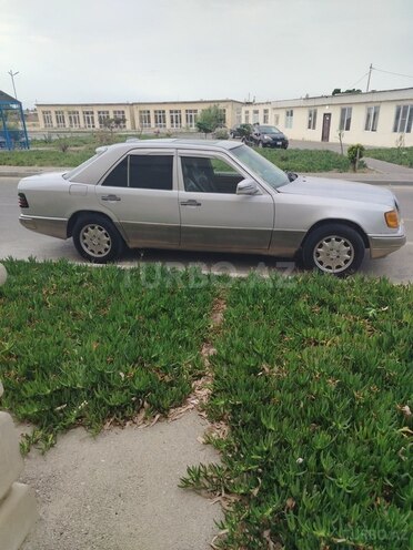 Mercedes 200 D-8