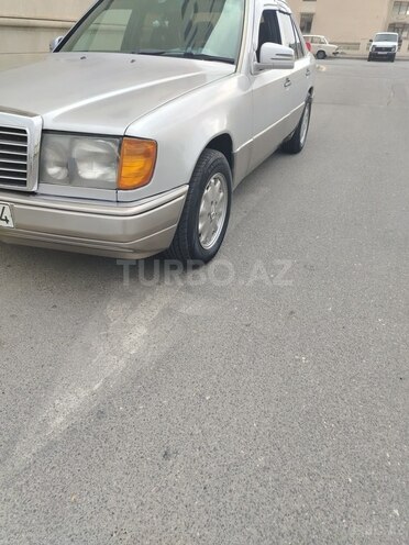 Mercedes 200 D-6