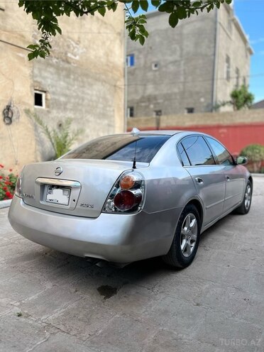 Nissan Altima-4