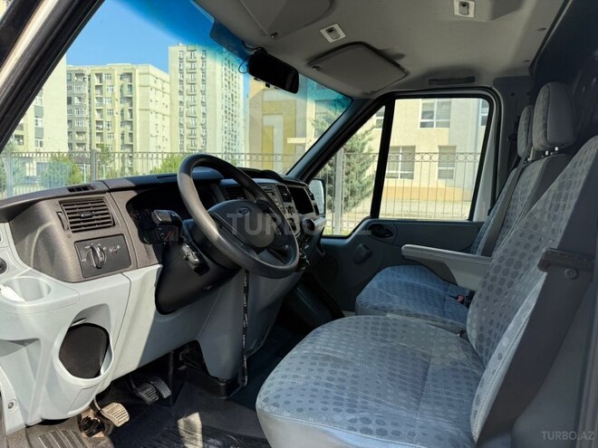 Ford Transit-10
