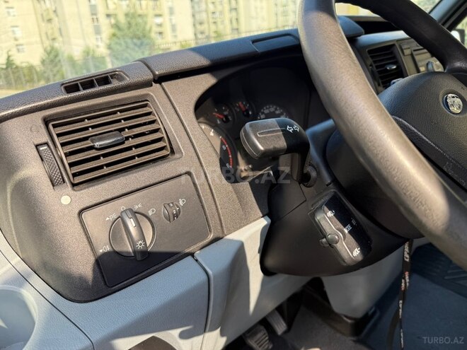 Ford Transit-11