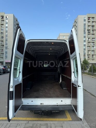 Ford Transit-9