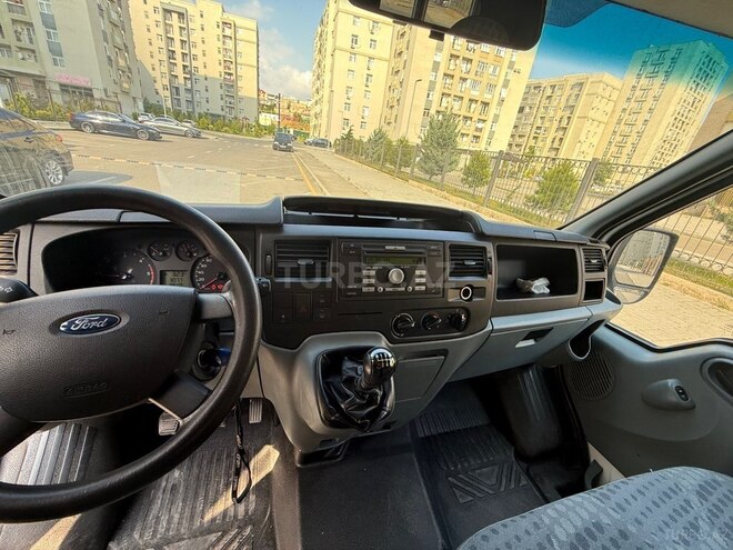 Ford Transit-12
