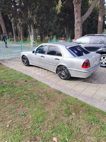 Mercedes C 200-2