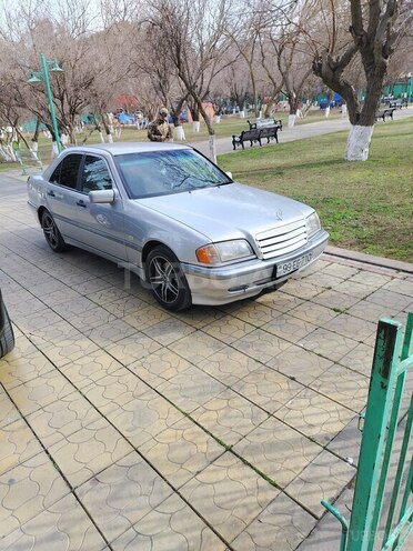 Mercedes C 200-1