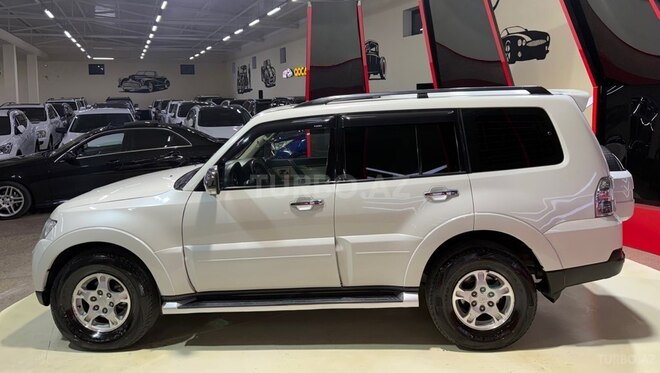 Mitsubishi Pajero-5