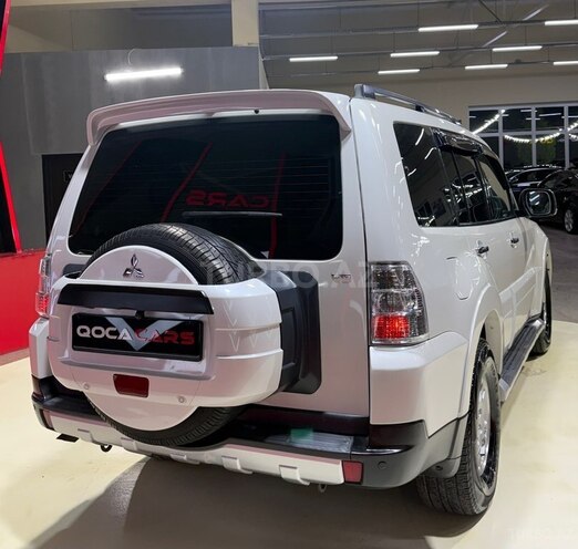 Mitsubishi Pajero-9