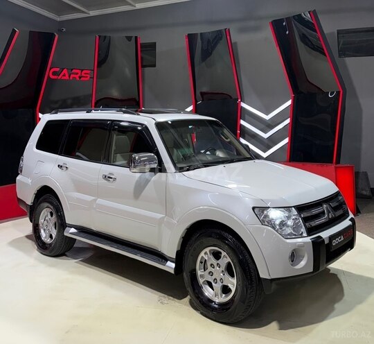Mitsubishi Pajero-2