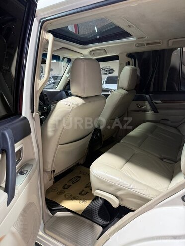 Mitsubishi Pajero-18