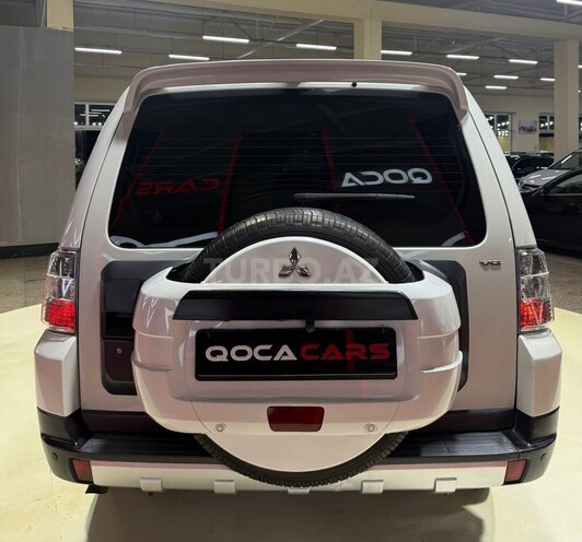 Mitsubishi Pajero-11