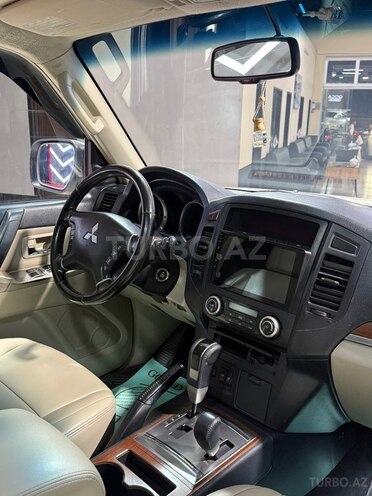 Mitsubishi Pajero-15