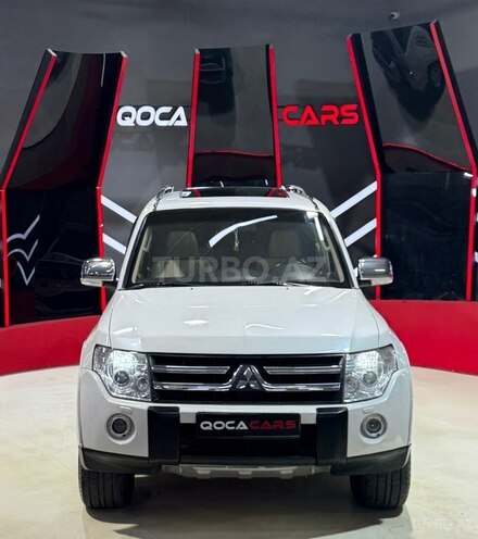 Mitsubishi Pajero-4
