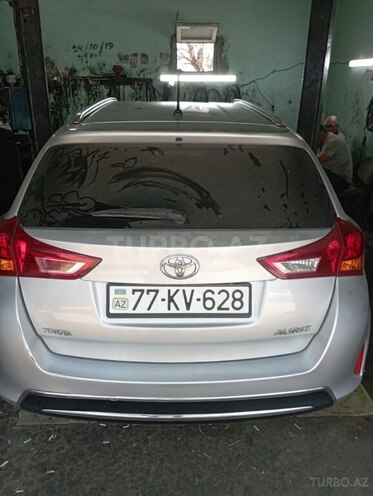 Toyota Auris-2