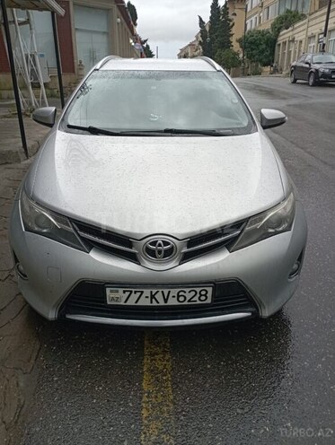 Toyota Auris-1