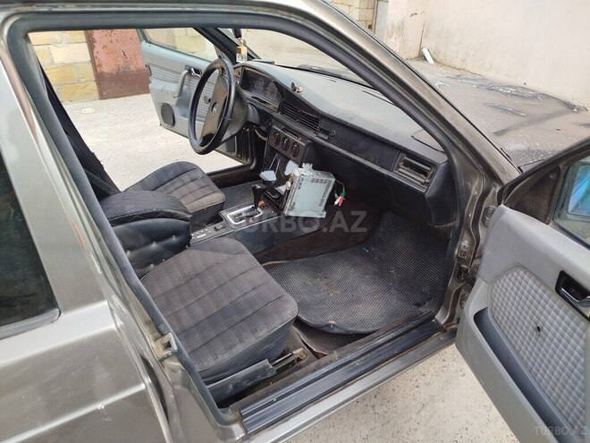 Mercedes 190-8