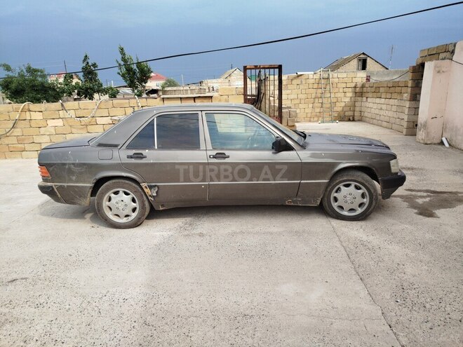 Mercedes 190-12
