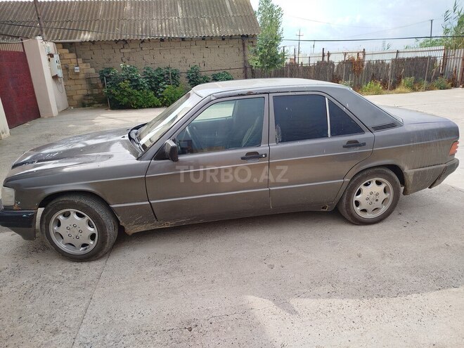 Mercedes 190-11