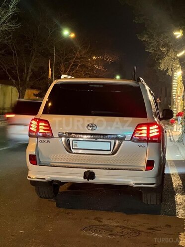 Toyota Land Cruiser-9