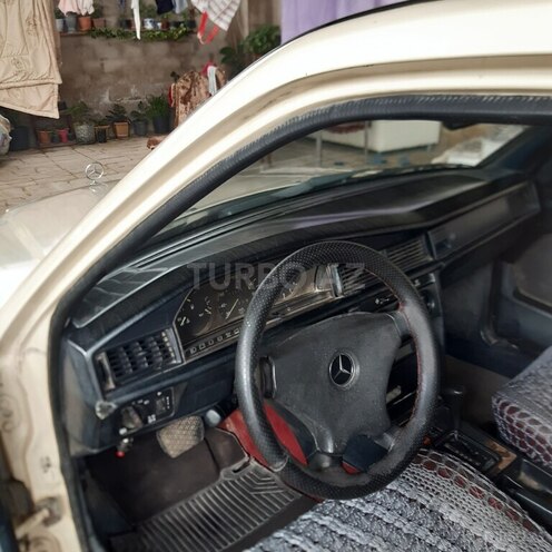Mercedes 190-4