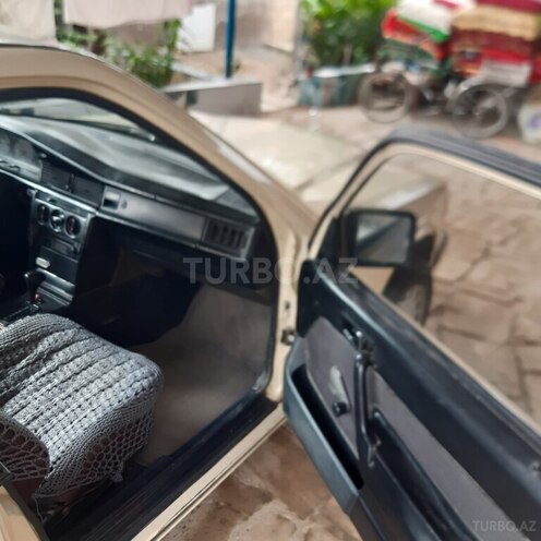 Mercedes 190-10