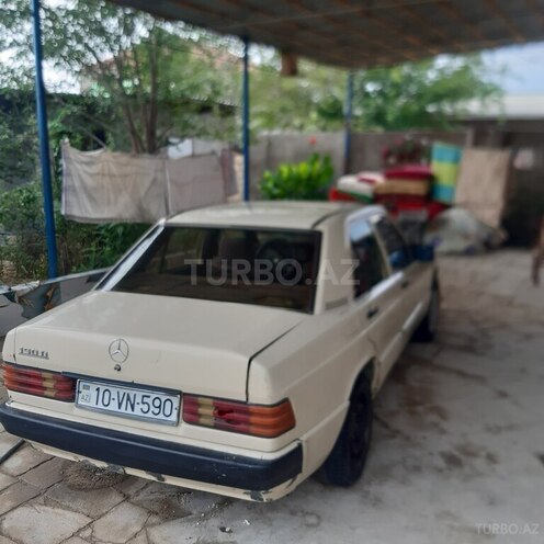 Mercedes 190-13