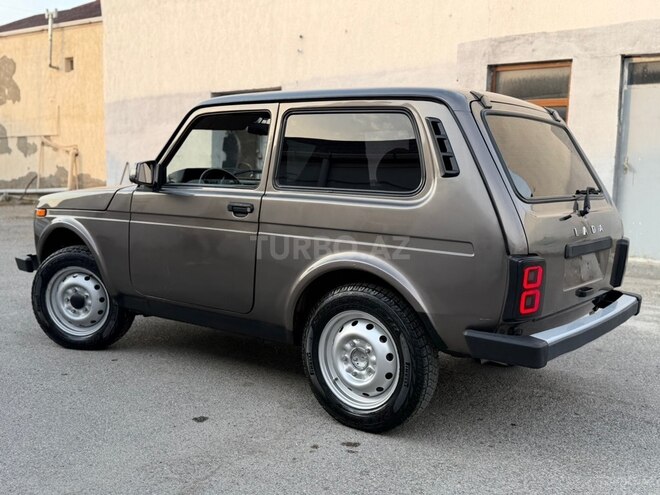 LADA (VAZ) Niva-9