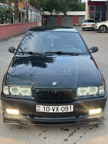 BMW 320-1
