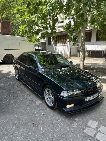 BMW 320-3
