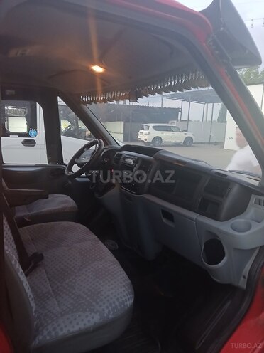 Ford Transit-4